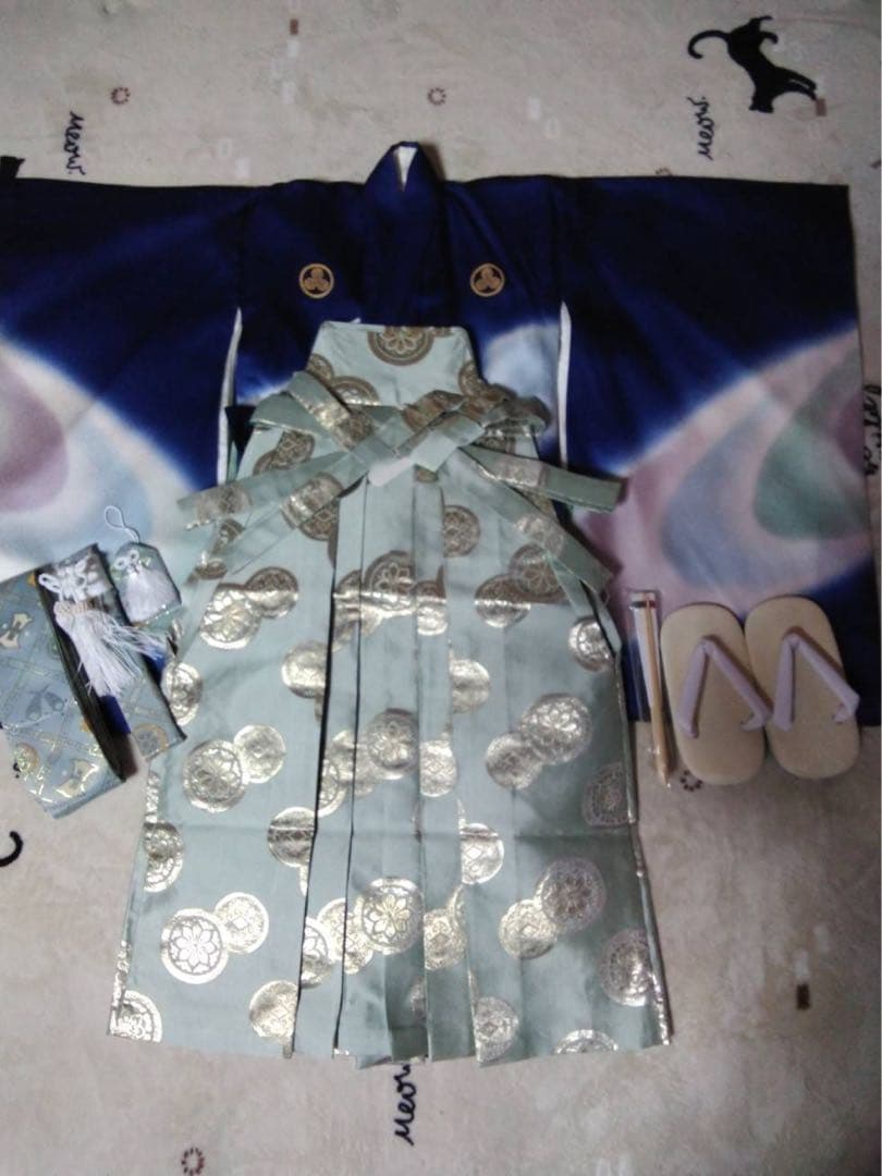 aです。男の子用・3歳から5歳向け・表側正絹・刺繍入りお着物と袴セット