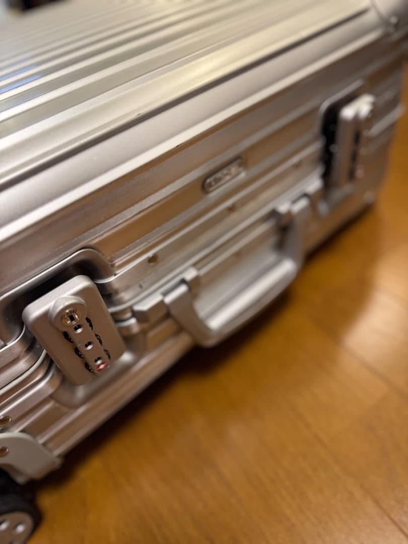 【美品】RIMOWAトパーズ　45リットル　４輪キャリーケース TSAロック付き