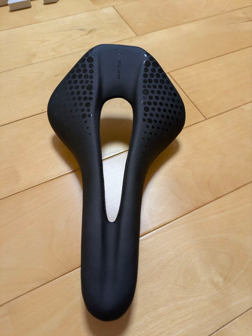 YOELEO サドル カーボン ショートノーズ 超軽量