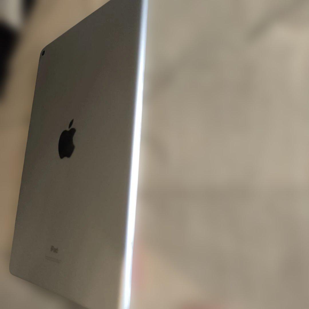 人*者様 iPad 第8世代10.2インチ シルバー32㎇ Wi-Fiモデル 9