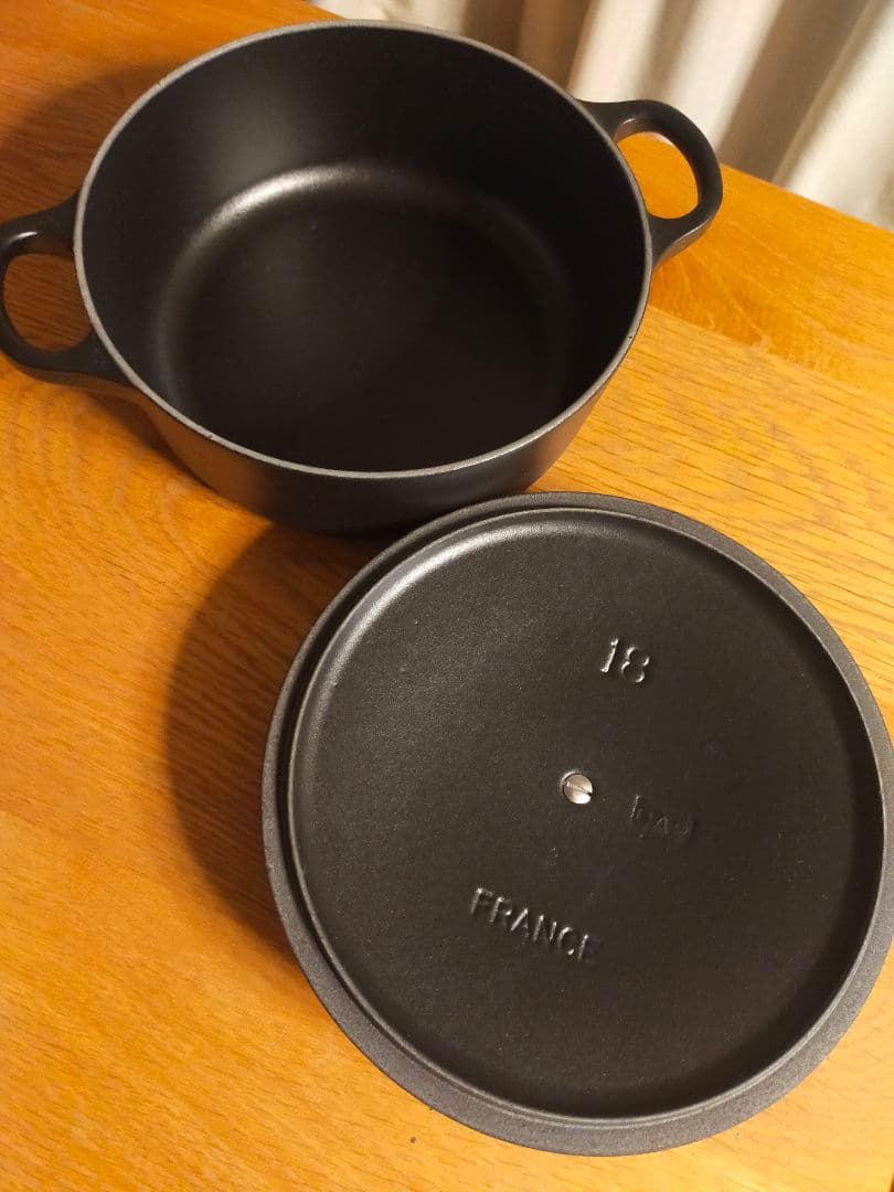 Le Creuset ブラック 両手鍋 18cm