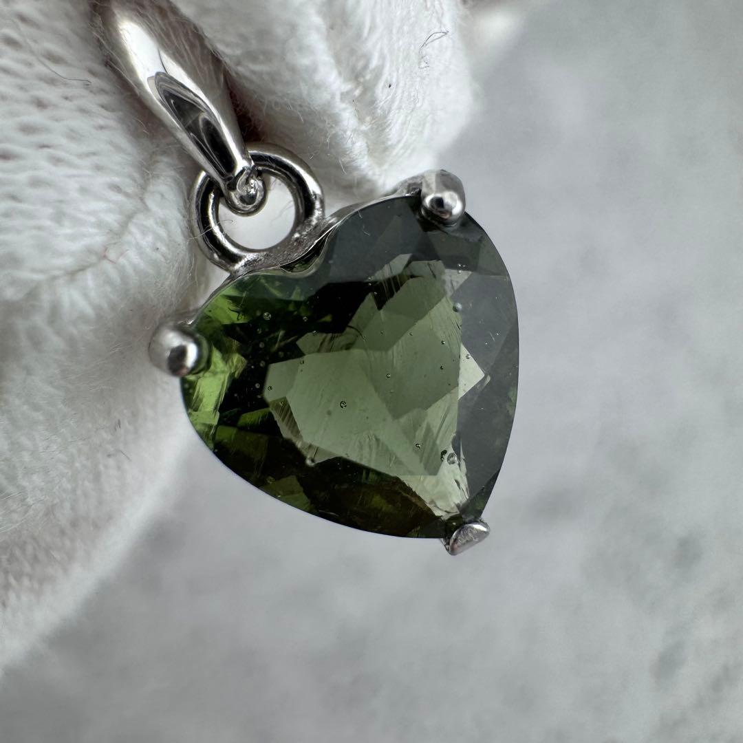 P-37モルダバイト ハート型 ペンダントトップ 隕石　天然ガラス　s925