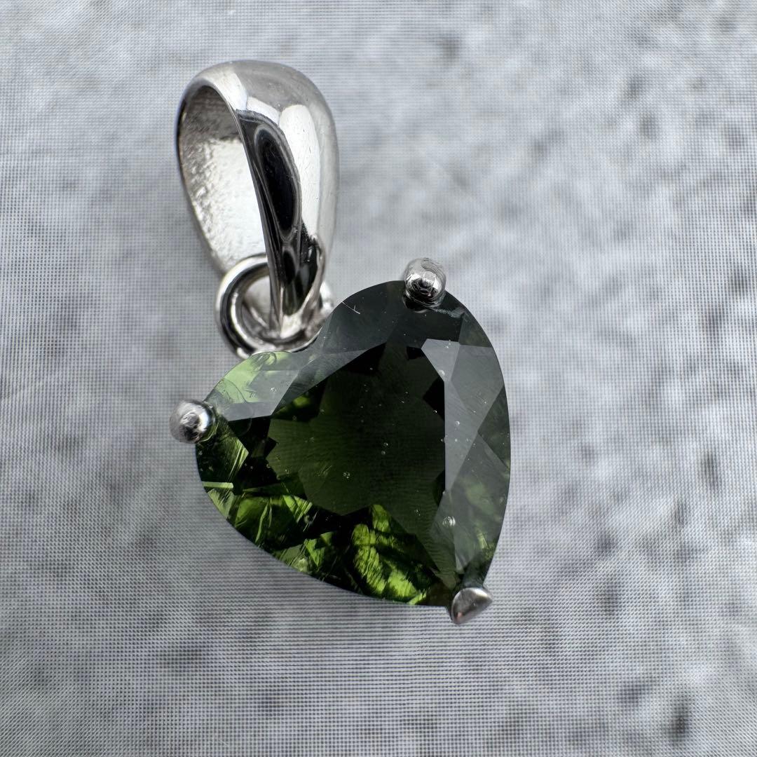 P-37モルダバイト ハート型 ペンダントトップ 隕石　天然ガラス　s925