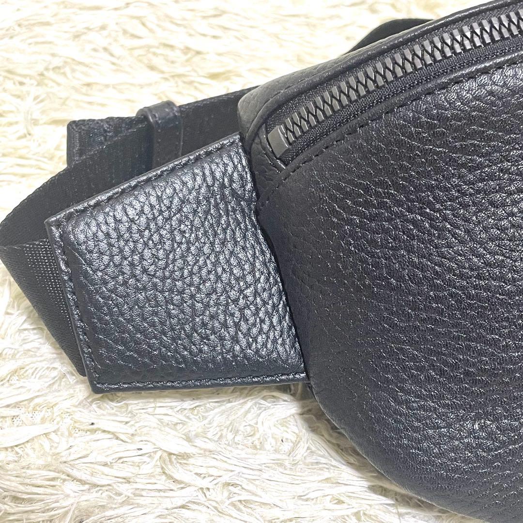 EMPORIO ARMANI ボディーバッグ　ブラック　【美品】ブラック　レザー