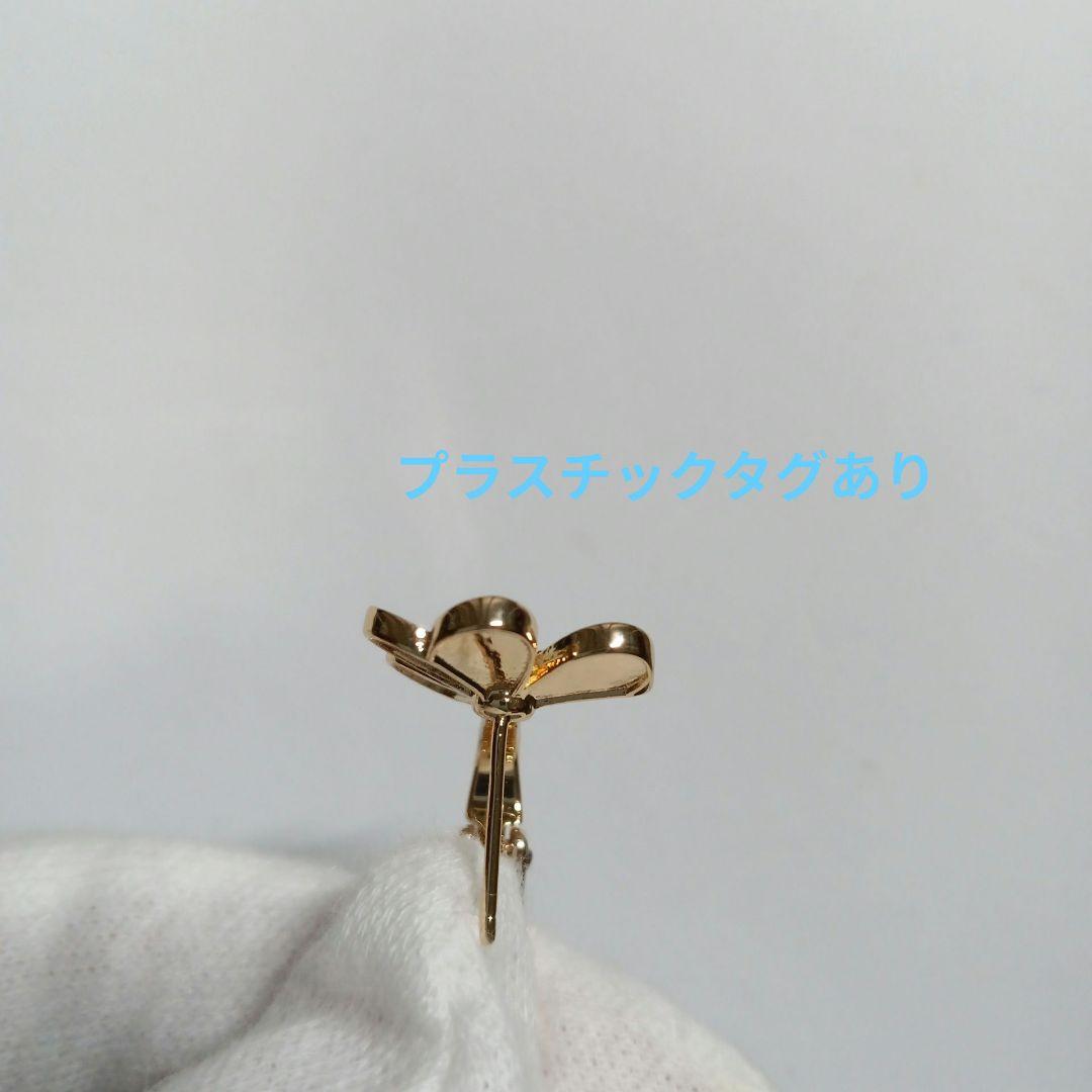 ハイクオリティ　三つ葉ピアス　フラワーピアス　イエローゴールドカラー