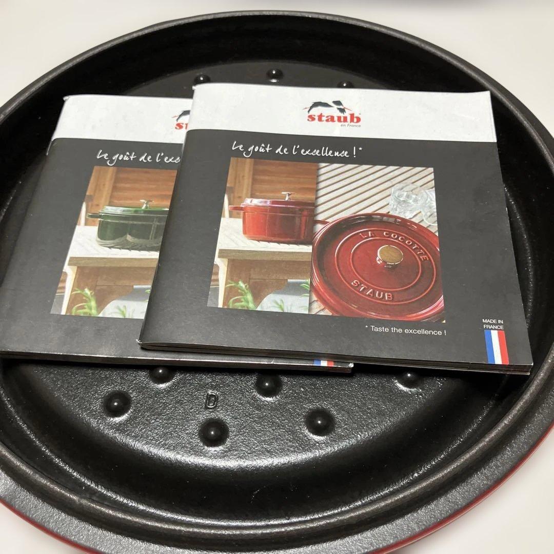新品未使用　staub 赤い両手鍋 約22cm.2.6Ｌ