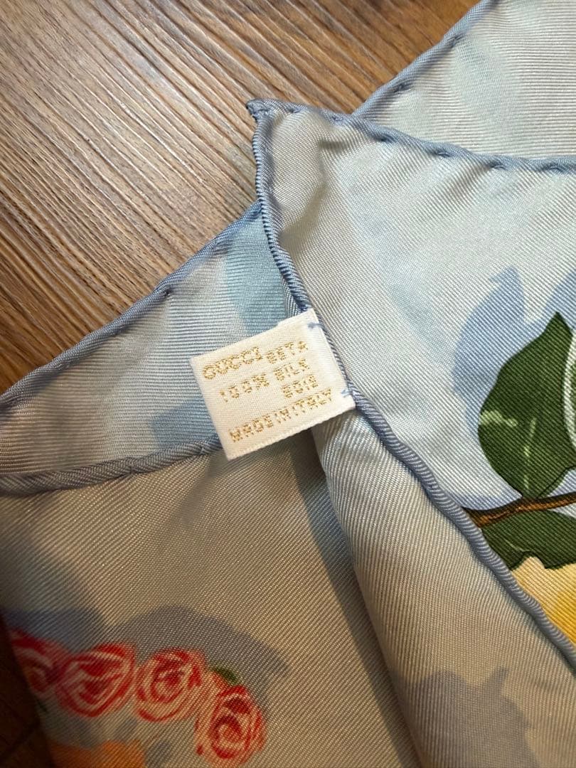 GUCCI 花柄 昆虫　大判　シルクスカーフ