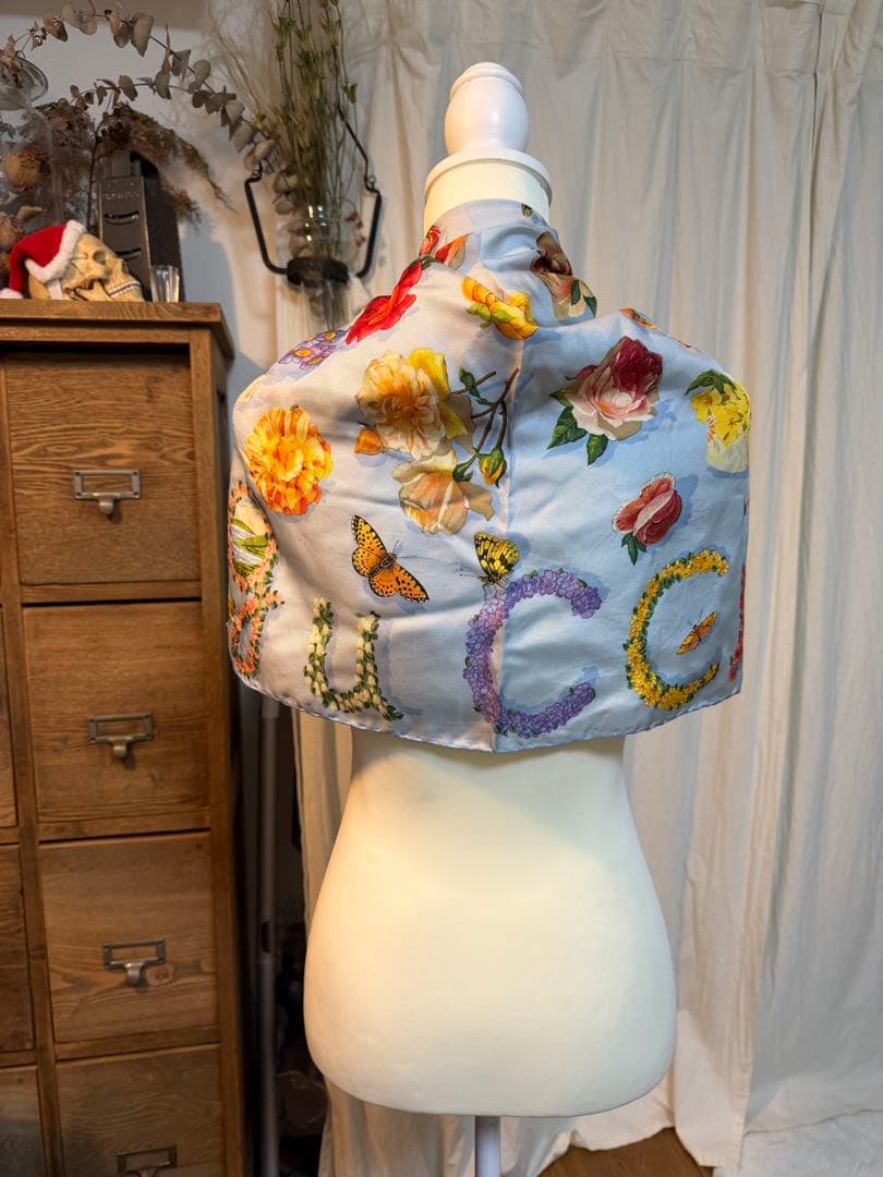 GUCCI 花柄 昆虫　大判　シルクスカーフ