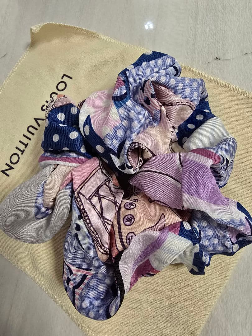 LOUIS VUITTON シルクシュシュ