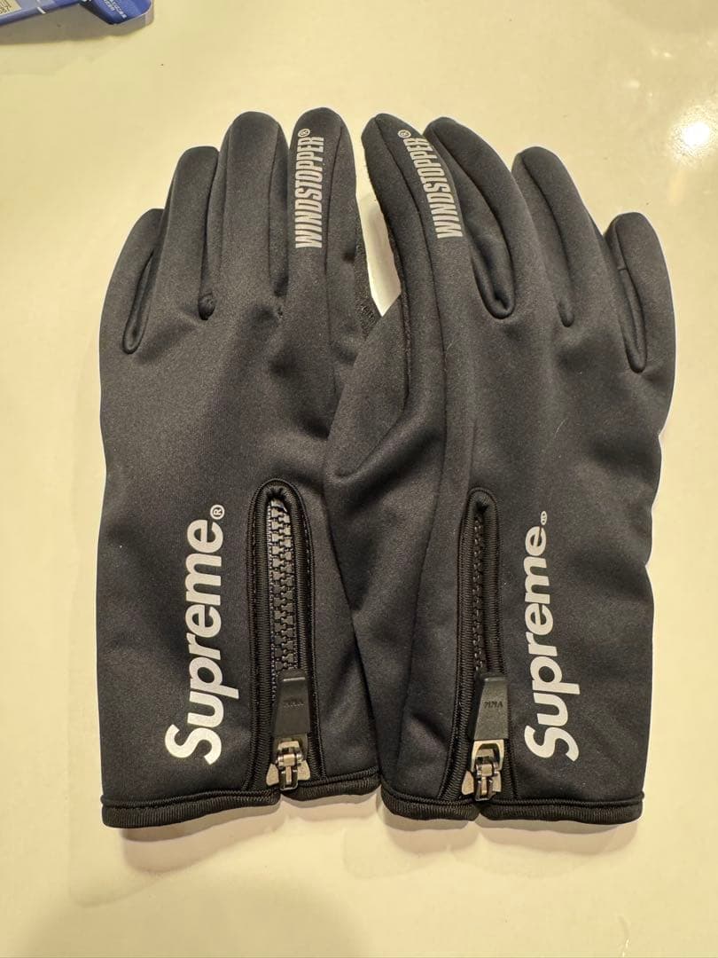 新作Supreme WINDSTOPPER Zip GlovesブラックSサイズ