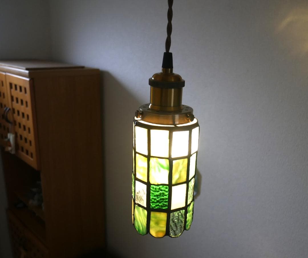 ✴︎:.。.癒しのグリーンいろいろのペンダントライト ステンドグラス