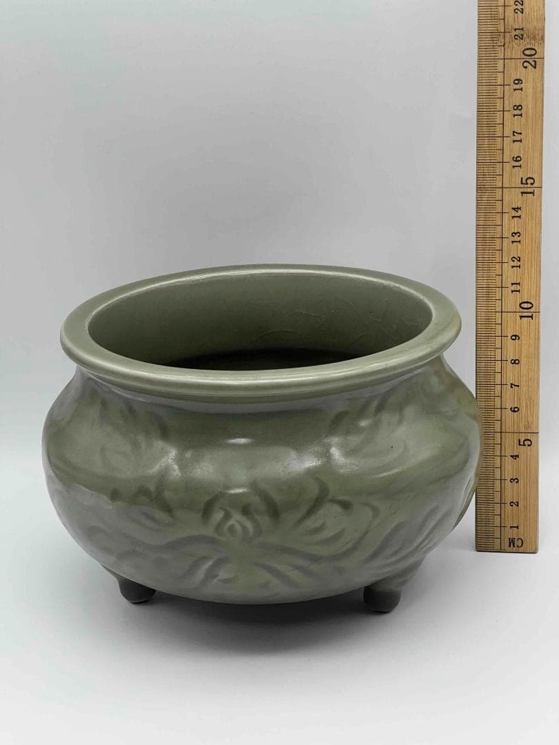 明時代　青磁　龍泉窯花卉文簋形香炉(E-75)