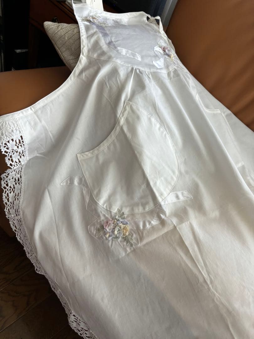 ヒスクーロネ　エプロン