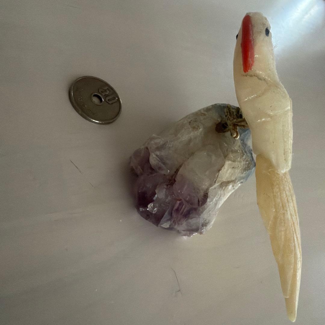 石で作られた鳥