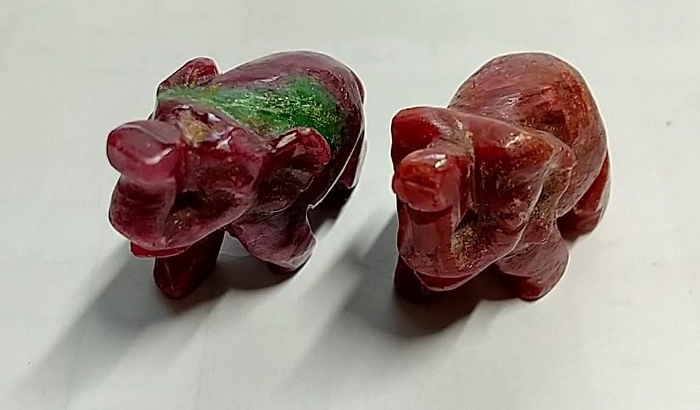 【処分特価】大粒ルビー 宝石 彫刻象 象モチーフ 2個セット