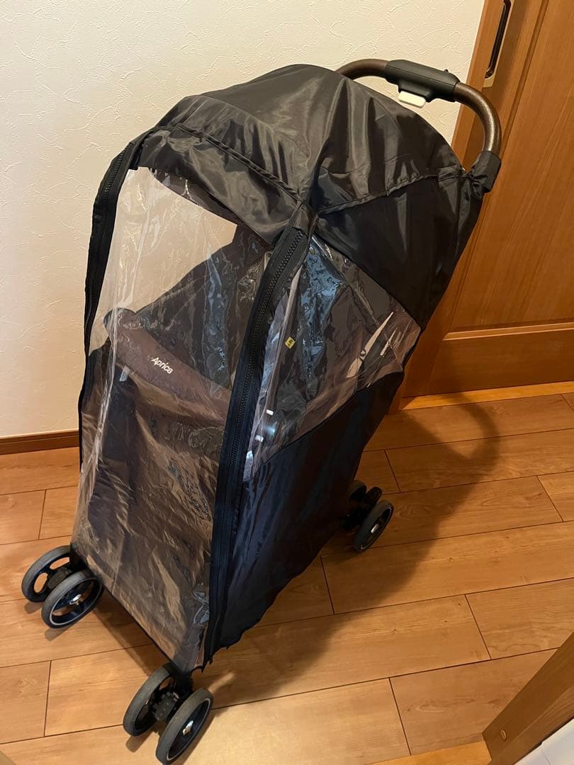 アップリカ　マジカルエアーフリー　レインカバー付き