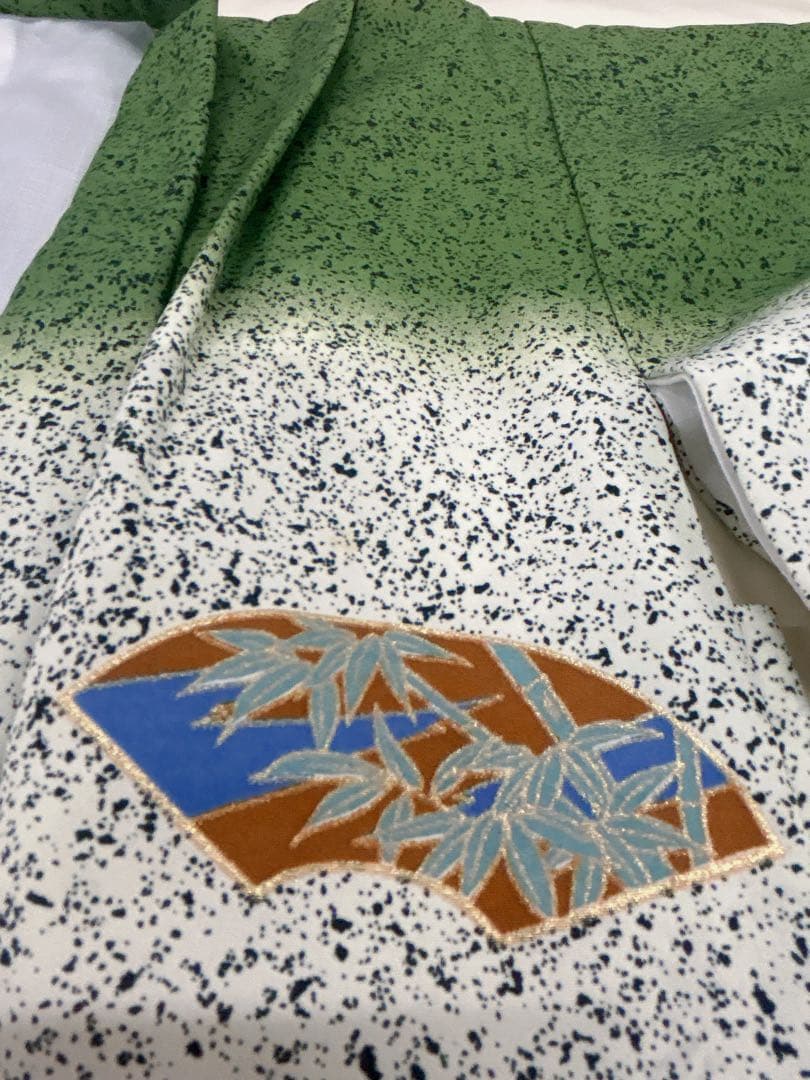 (七五三)7歳前後の男の子向けの、ダークグリーンの着物と羽織、襦袢の3点セット。