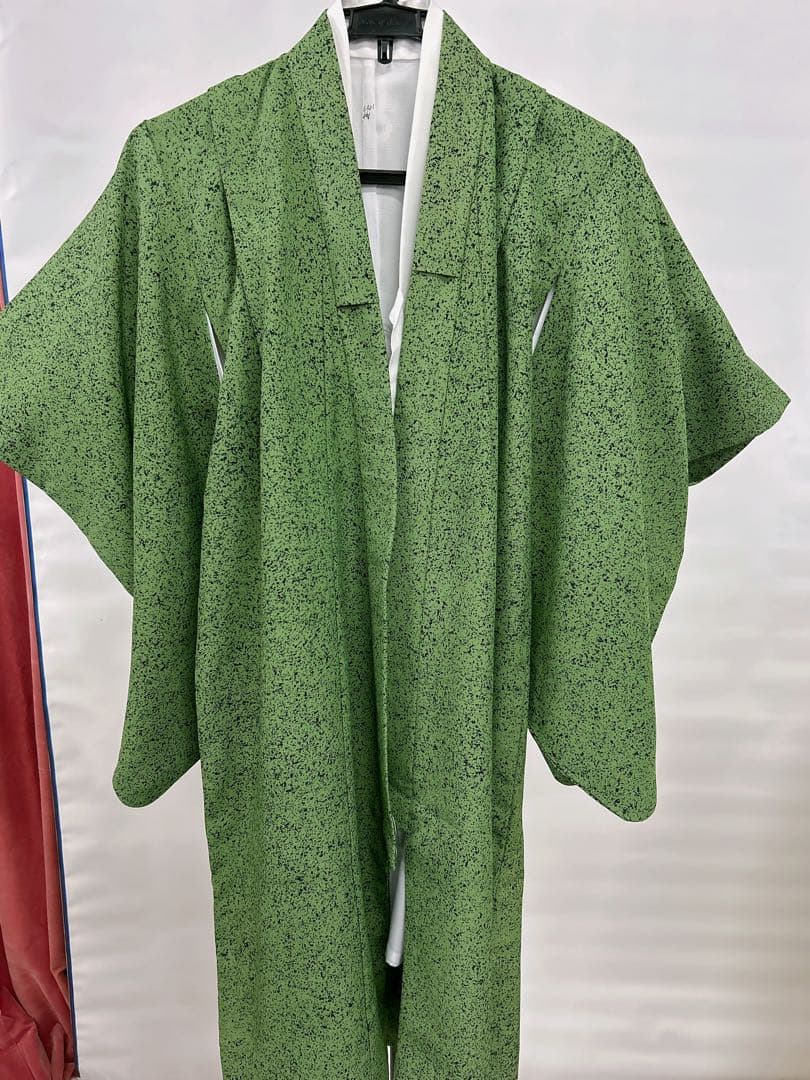 (七五三)7歳前後の男の子向けの、ダークグリーンの着物と羽織、襦袢の3点セット。