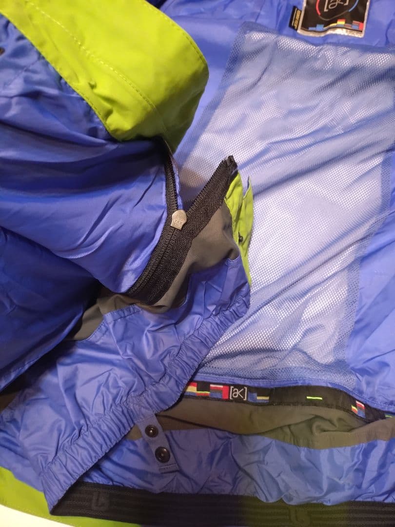 Burton ak　ゴアテックス　スノボーウェア　メンズ　Mサイズ
