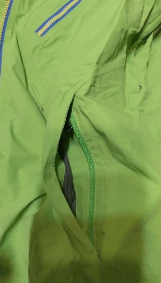 Burton ak　ゴアテックス　スノボーウェア　メンズ　Mサイズ