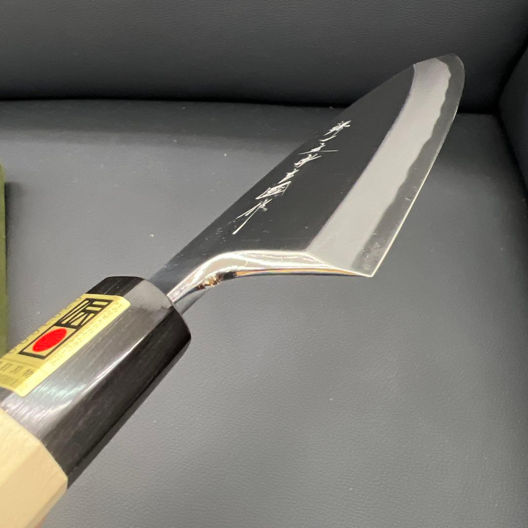 ★新品未使用★堺打刃物青鋼出刃包丁150mm五寸水牛白八角柄右片刃堺の化粧箱入