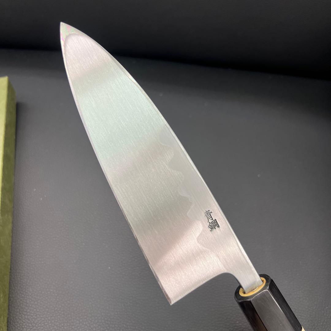 ★新品未使用★堺打刃物青鋼出刃包丁150mm五寸水牛白八角柄右片刃堺の化粧箱入