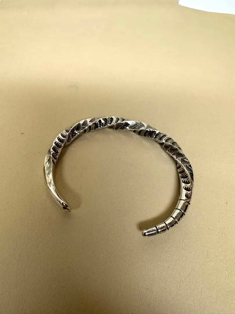 TSUNAI HAIYA(ツナイハイヤ)silver スネークバングル。