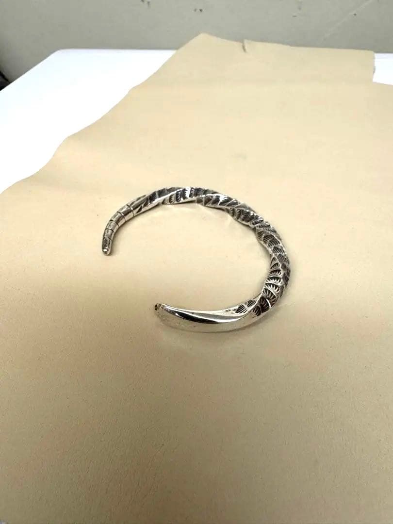 TSUNAI HAIYA(ツナイハイヤ)silver スネークバングル。