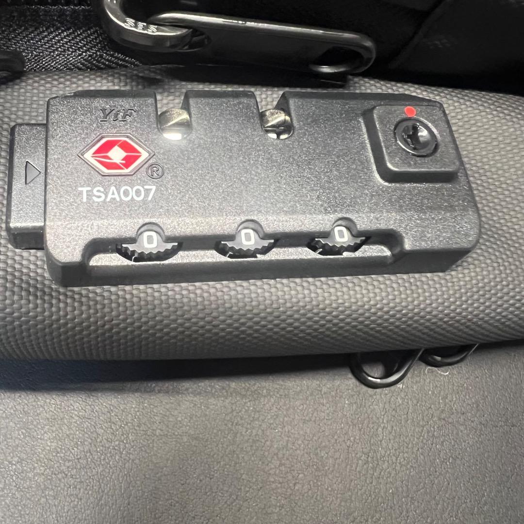 〇Of65 未使用 真空圧縮 バックパック トラベルバッグ ブラック