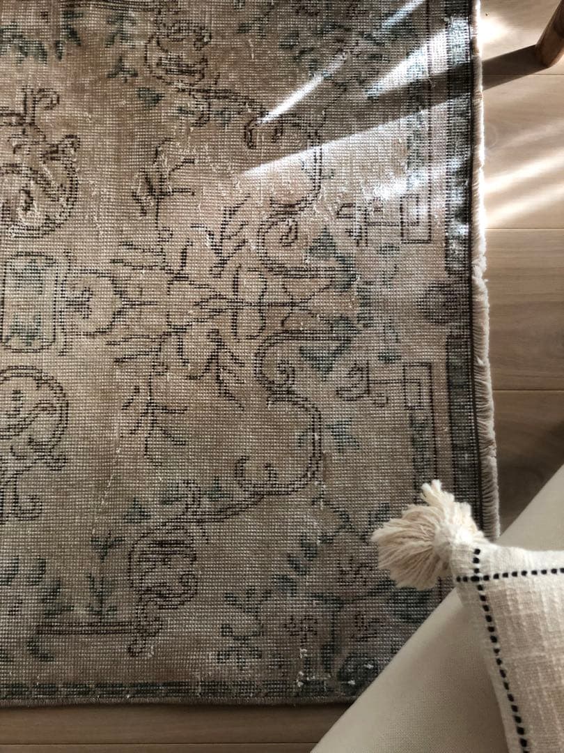 ヴィンテージラグ　ボタニカル　ベージュオーバーダイ　トルコ　ウォッシュ　雅姫さん