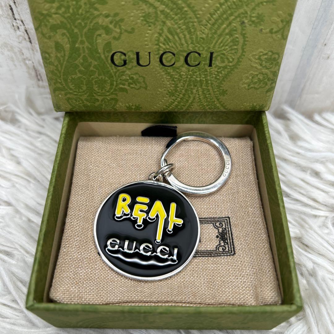 GUCCI REAL キーホルダー　チャーム　ロゴ　シルバー　LIFE IS