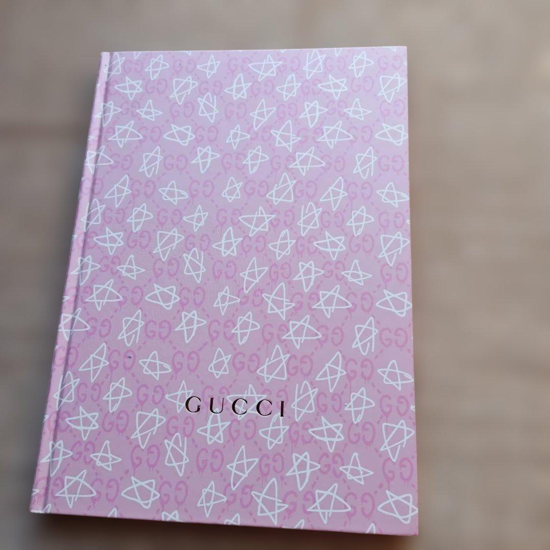 GUCCI ピンク星柄ノート