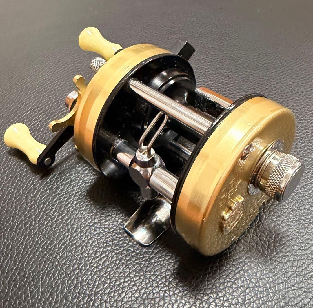 Abu 2500CI ゴールド　availドラグ付き　15日(日)20時頃削除