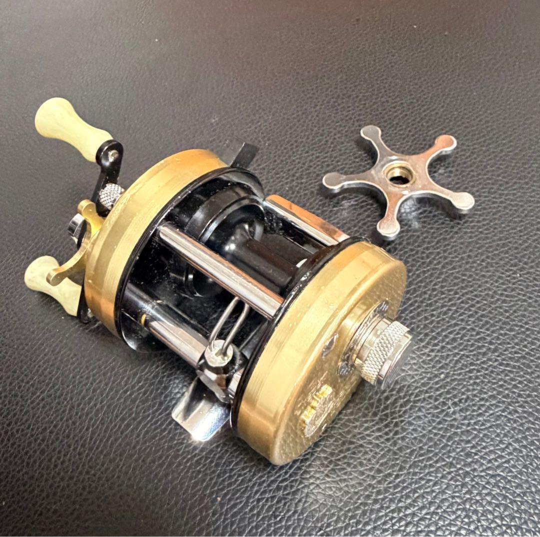 Abu 2500CI ゴールド　availドラグ付き　15日(日)20時頃削除