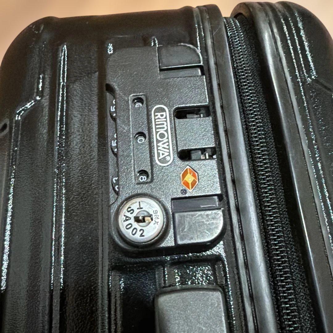 RIMOWA ブラック キャリーケース 2収納スペース