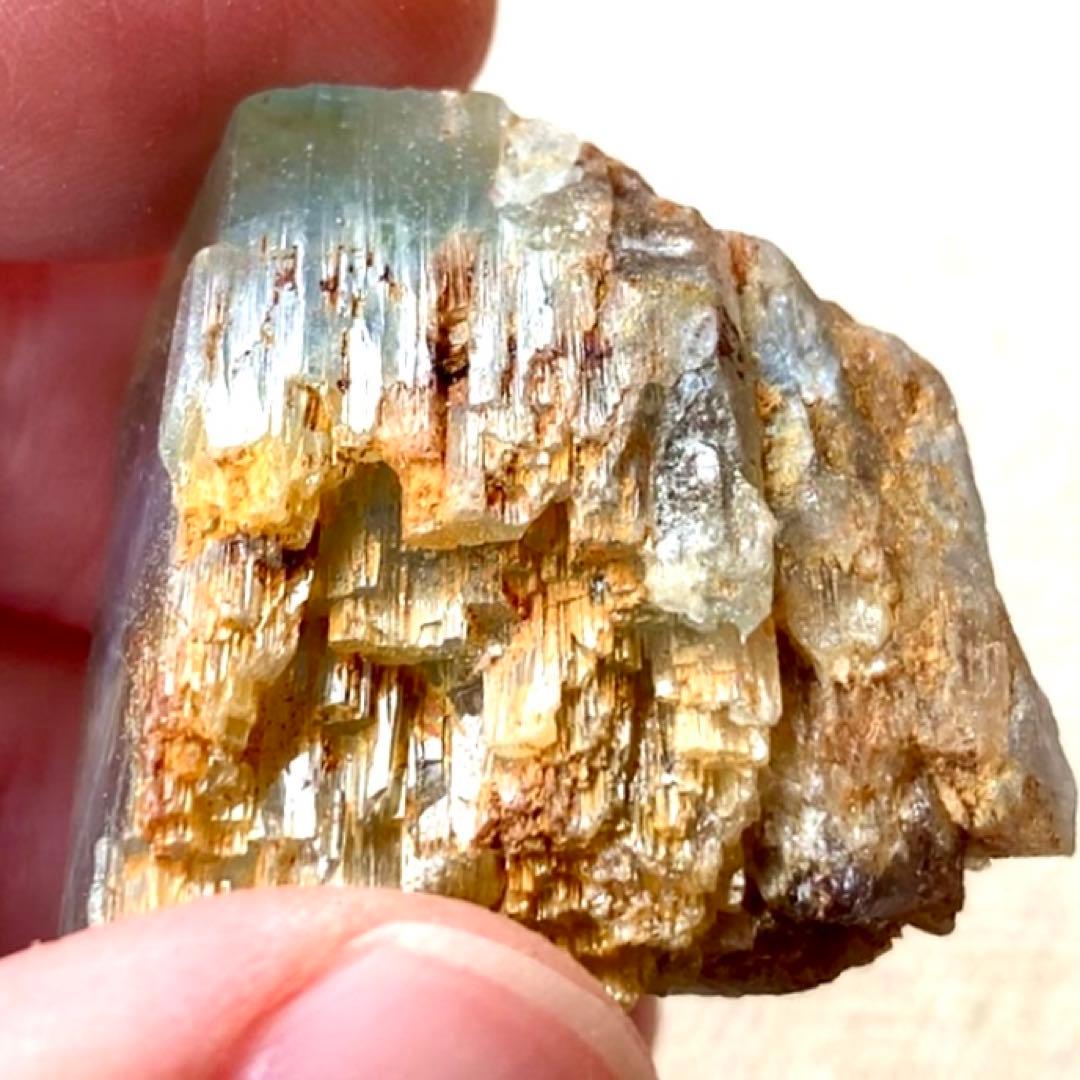 バイカラーベリル原石12/迫力ある結晶