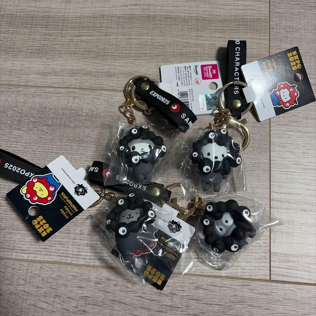 黒ミャクコラボ　サンリオキャラクター キーホルダー 4個セット