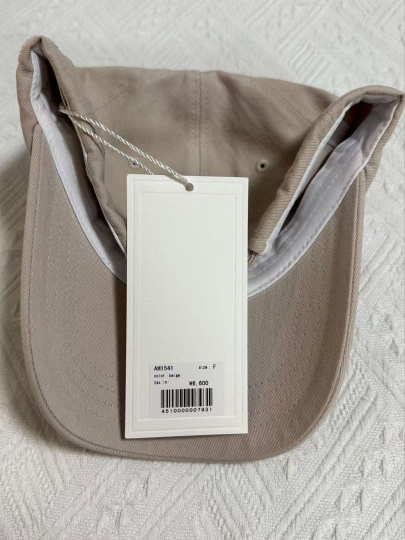 Andma r y ベージュ 刺繍ロゴキャップ