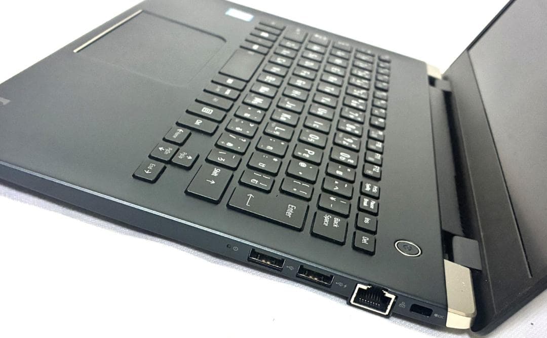 秋*葉様 外見美品 OS ストレージなし 薄型 13型 dynabook G83