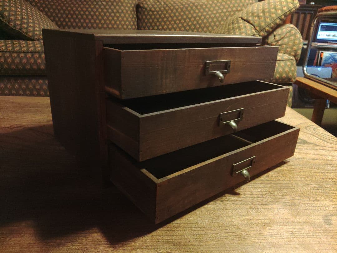 シェルフ　チェスト　小箪笥　木製3段　小物入れ　卓上　ヴィンテージ　収納　棚