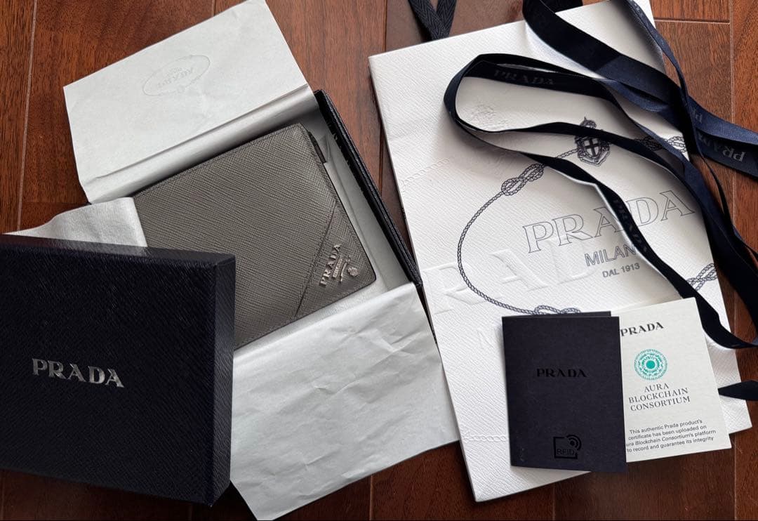 価格相談応。プラダ　パース付きサフィアーノ　レザーウォレット