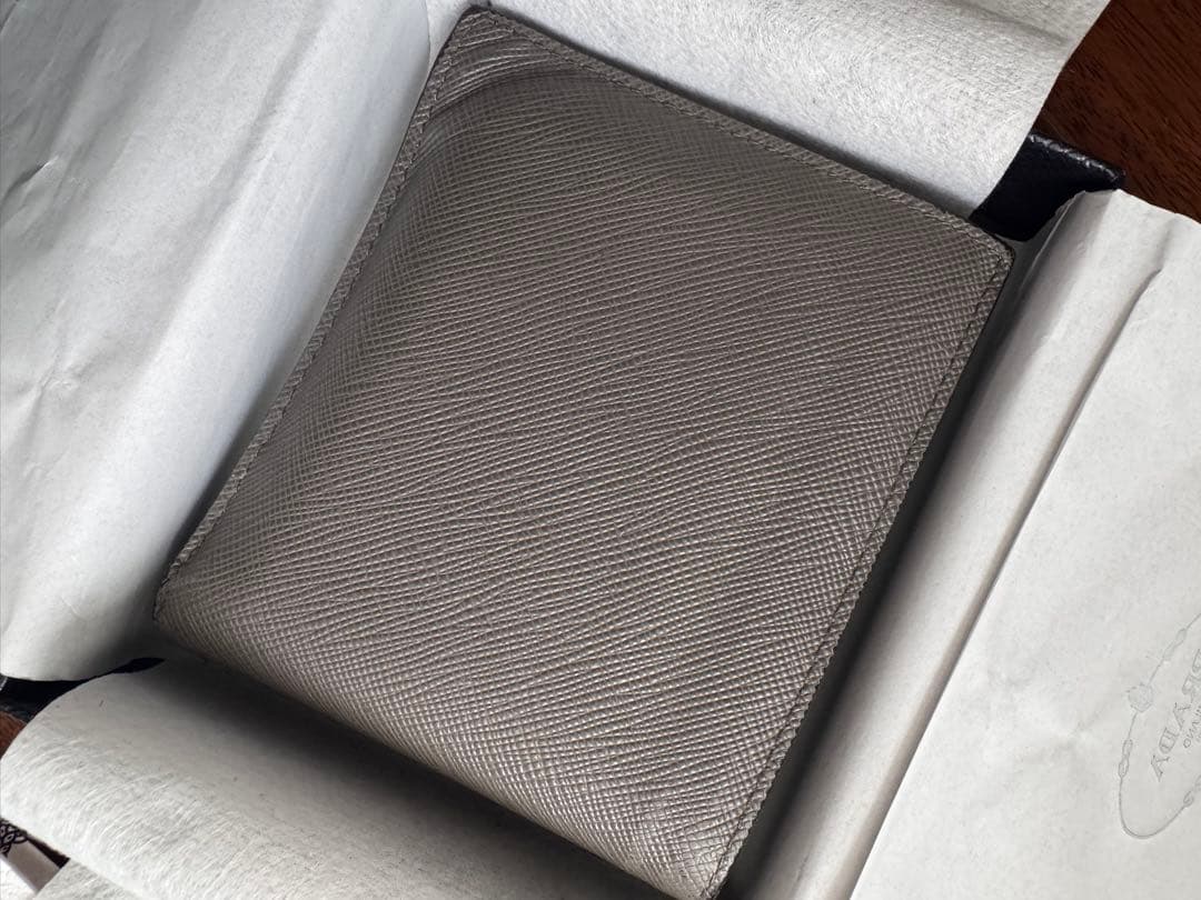 価格相談応。プラダ　パース付きサフィアーノ　レザーウォレット