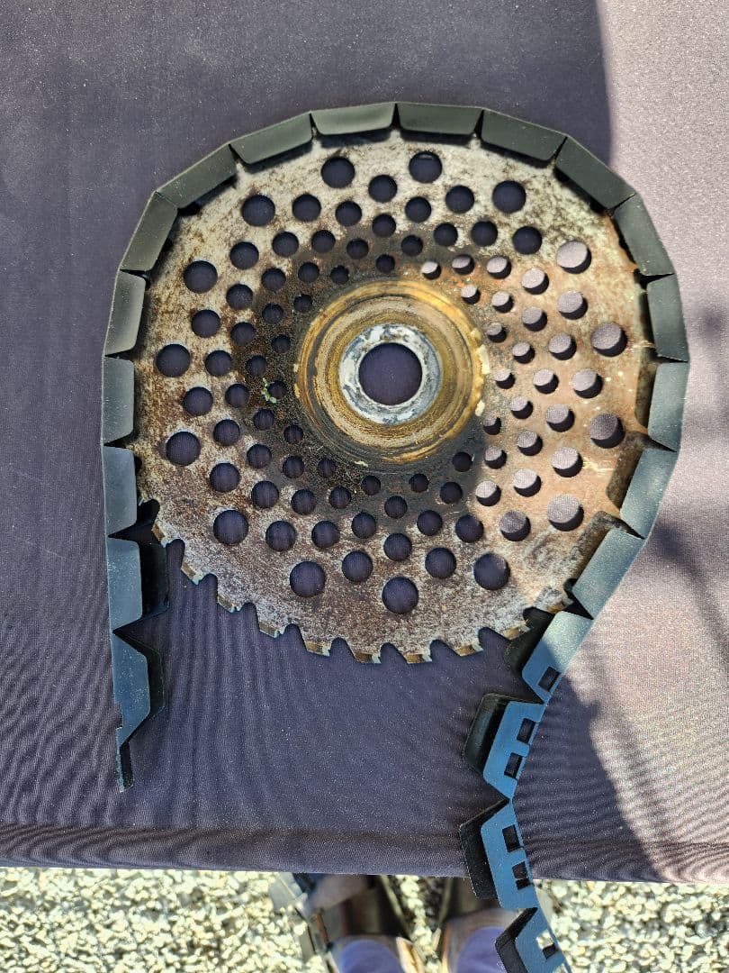 makita　マキタ　エンジン刈払機　草刈機　MEM2100U