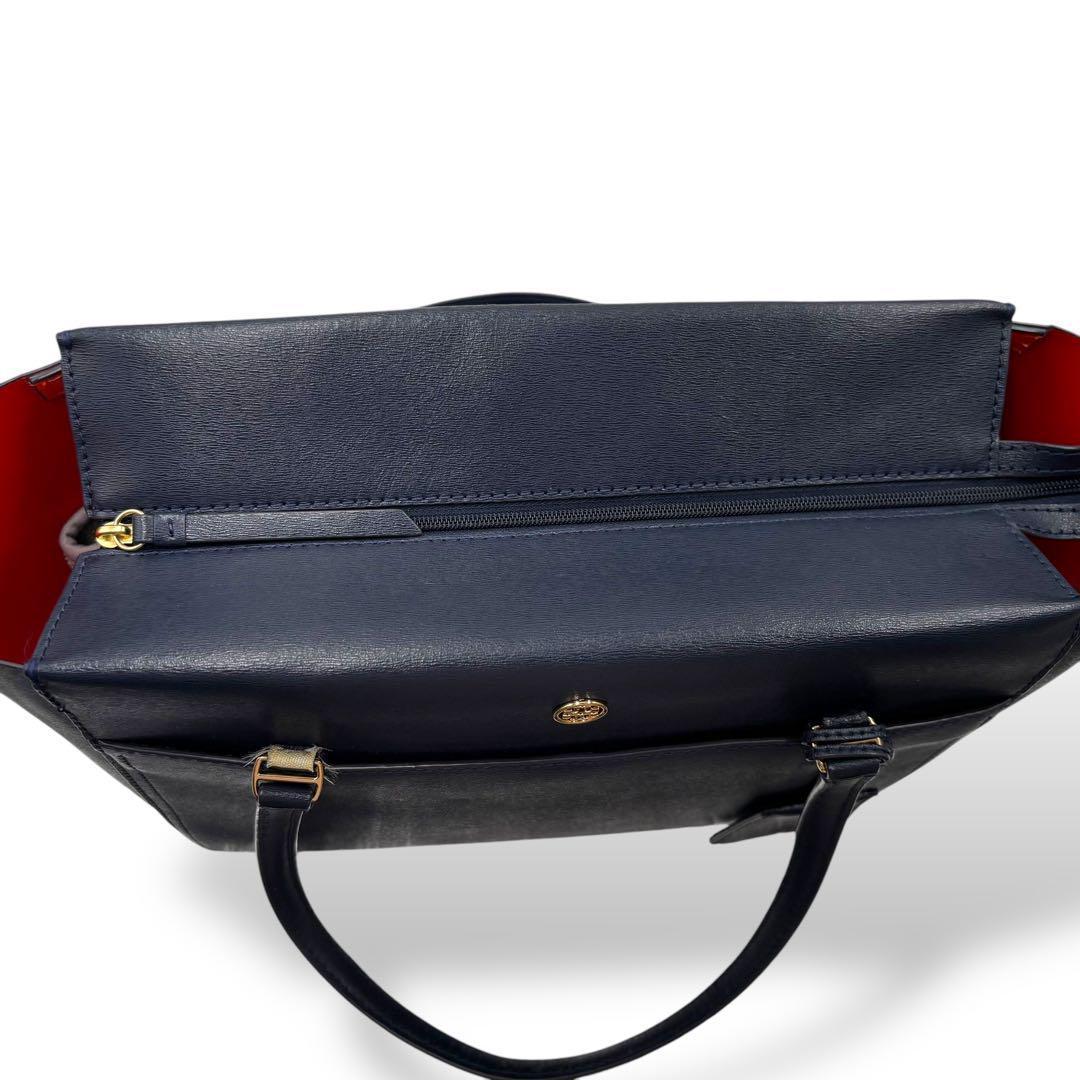 【美品】トリーバーチ　トートバッグ　ロゴ金具　PVC レザー　肩掛け　チャーム