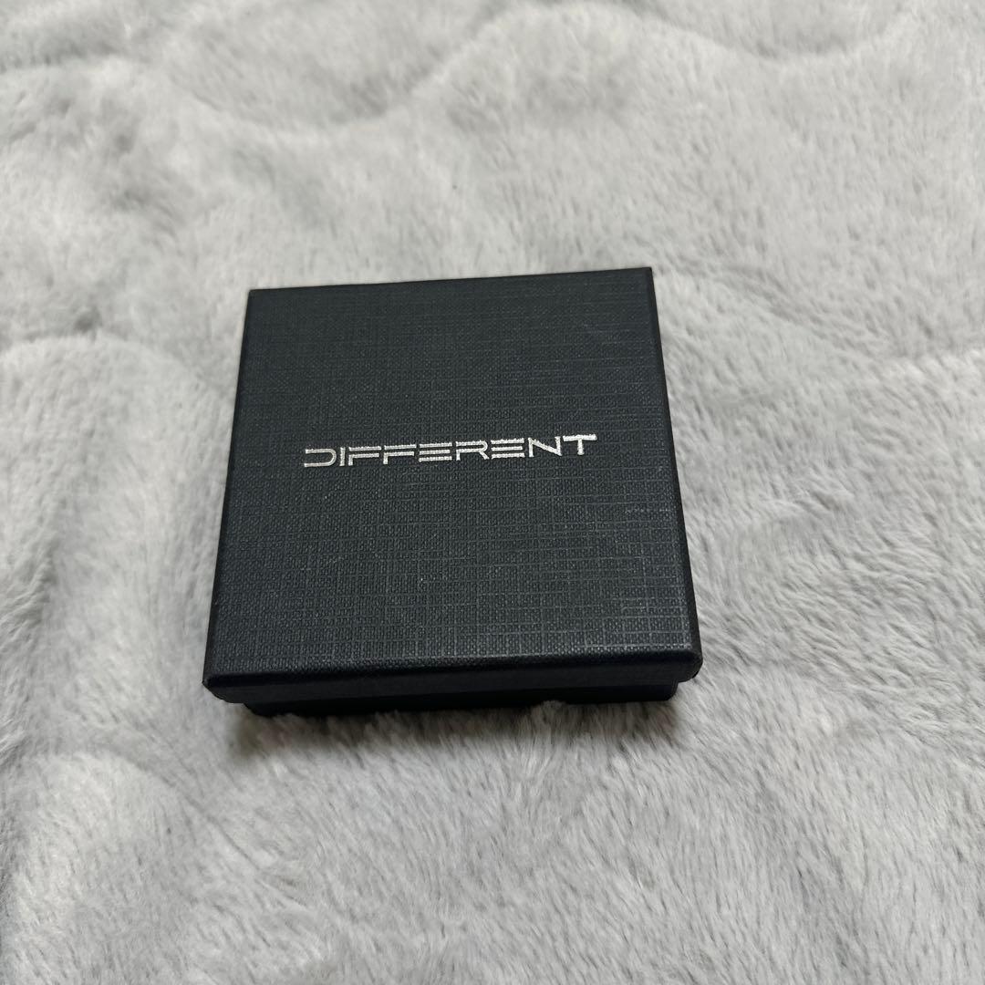 DIFFERENT シルバー ネックレス53センチ