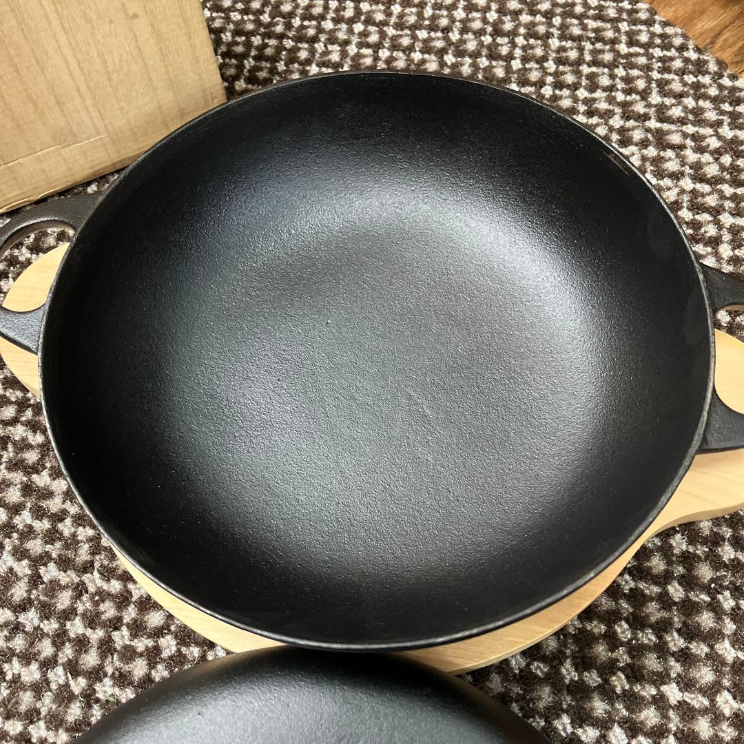 (新品未使用)盛栄堂　南部鉄器 万能鍋丸浅型 22㌢　 ダッチオーブン　及源