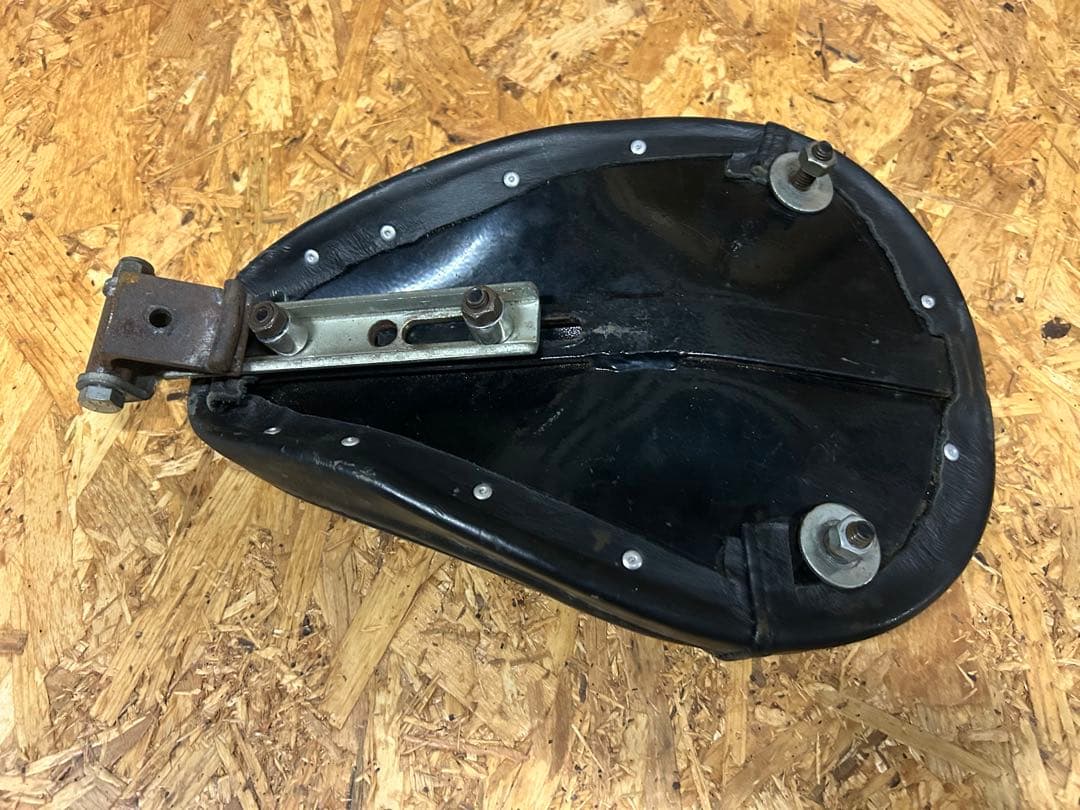 ハーレー　汎用ソロシート　ステー付き