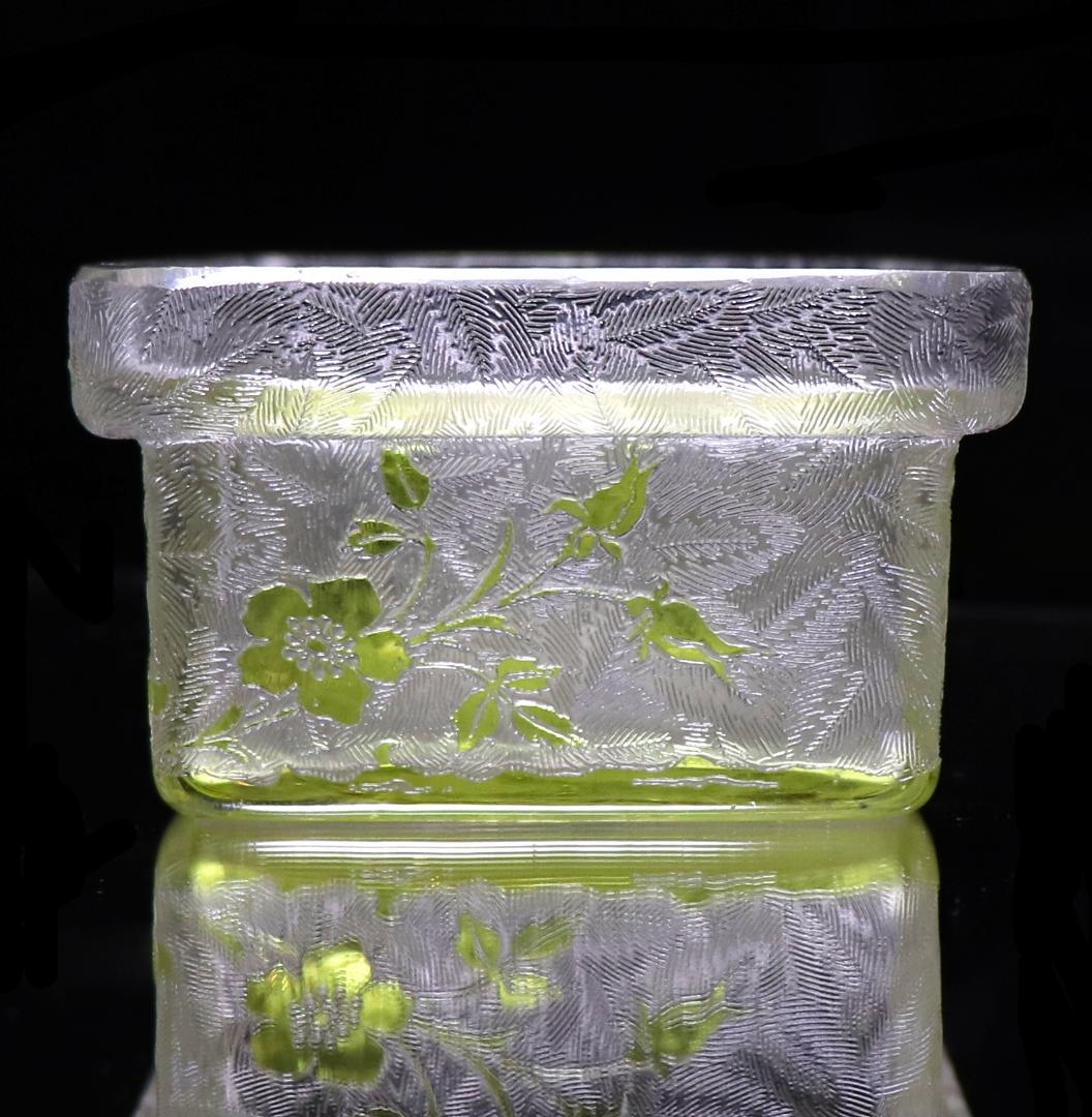 オールド・バカラ 最上級 レア型 金彩アシッドエッチング黄緑色被せ装飾小物入れ