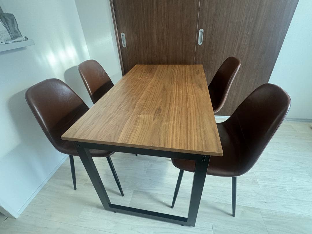 4人掛け　ダイニングテーブル 木製 ブラウン