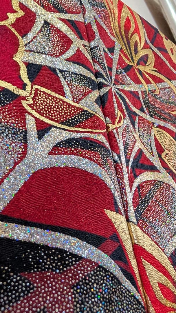 【超美品•現代柄】赤・黒・金 バラ模様の 振袖＆袋帯のセット♪162cm